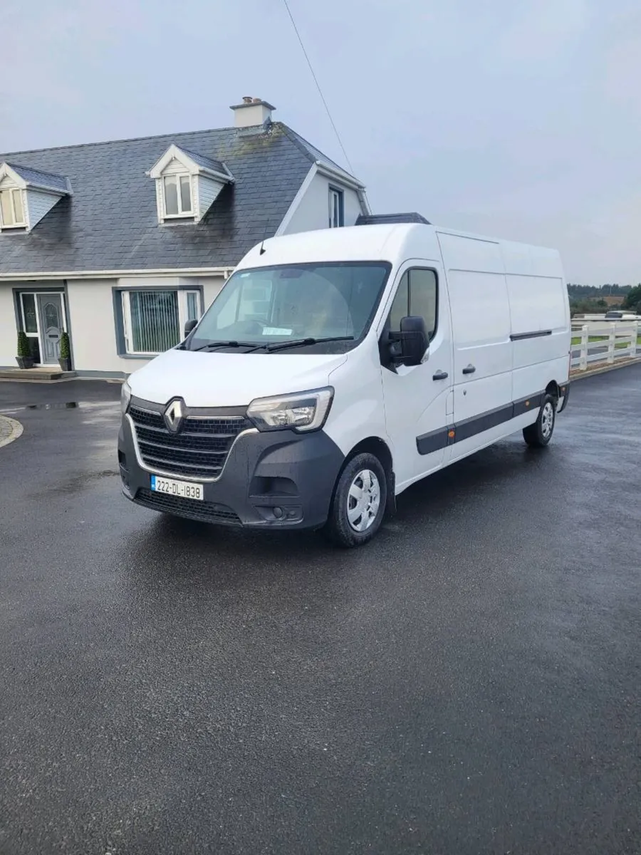 2022 renault master lwb - Image 2