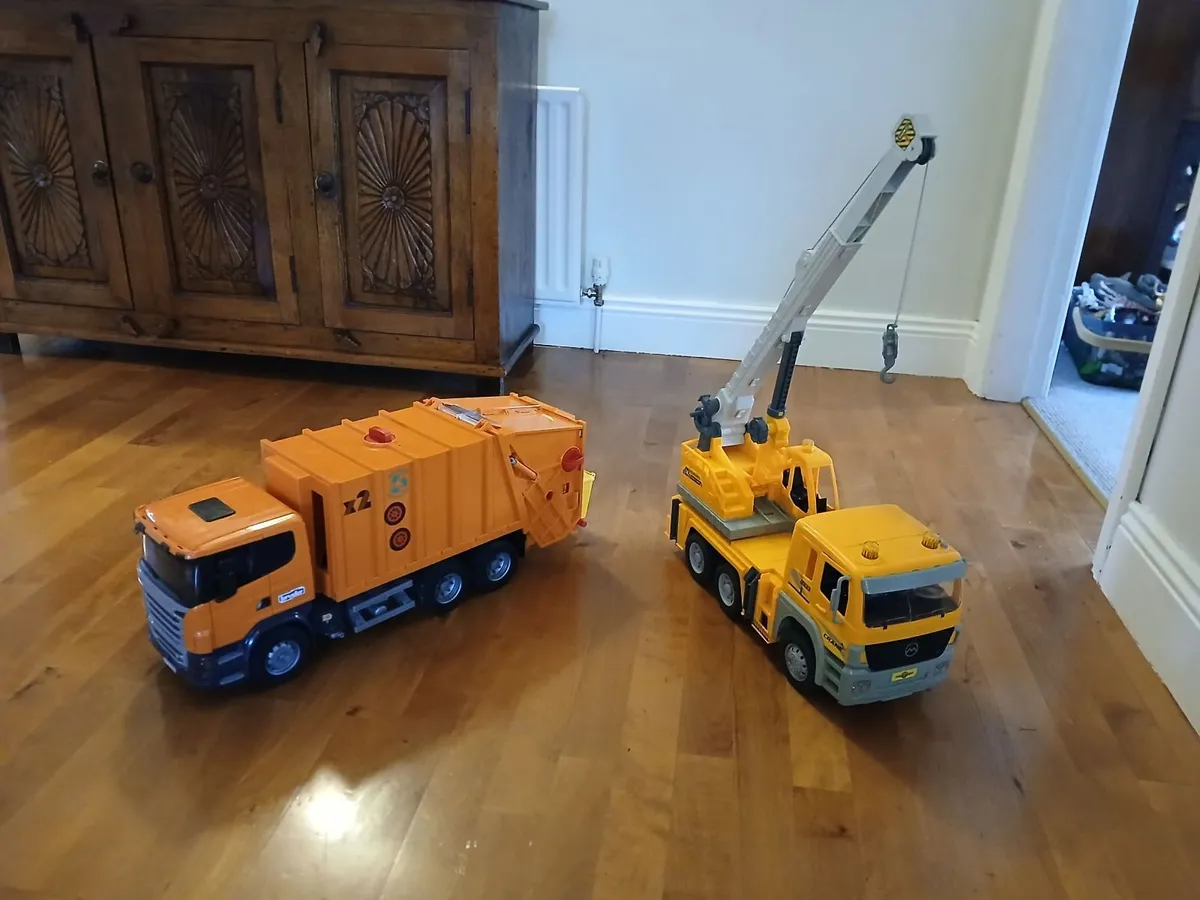 Large crane and bin truck - Image 1