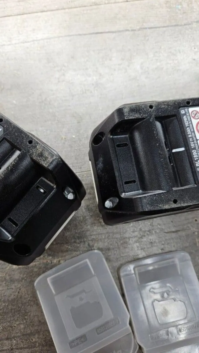 2x Makita 9ah 18V batteries - Image 2