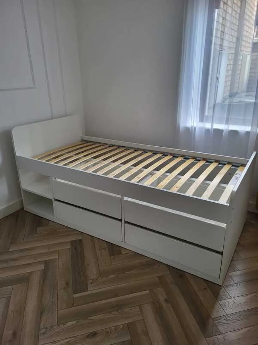 Kids bed with mattress - Image 1