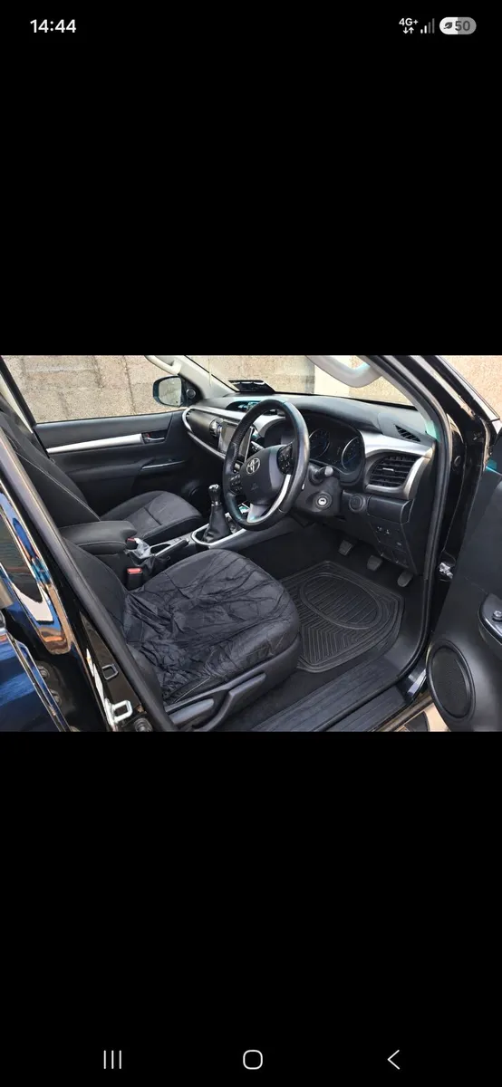 Toyota Hilux - Image 4
