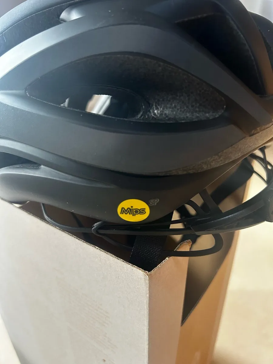 Cycling helmet - Image 1