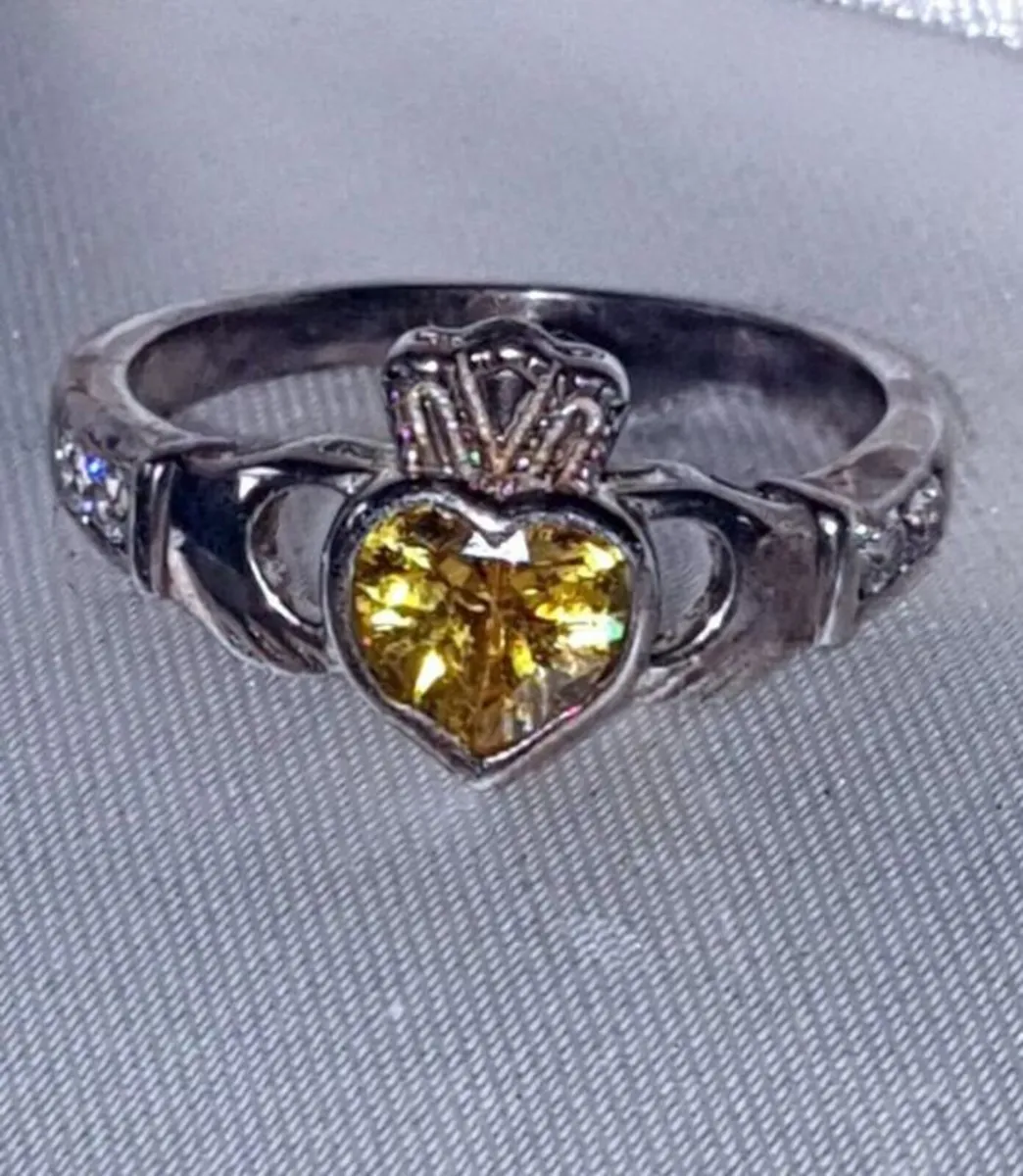 Vintage Sterling Silver Topaz Claddagh Ring - Image 4