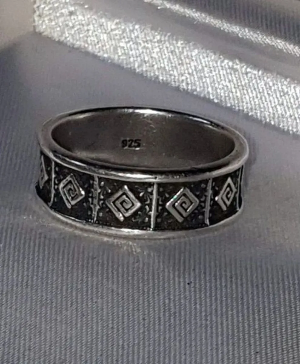 Pristine Vintage Sterling Silver Band Ring - Image 2