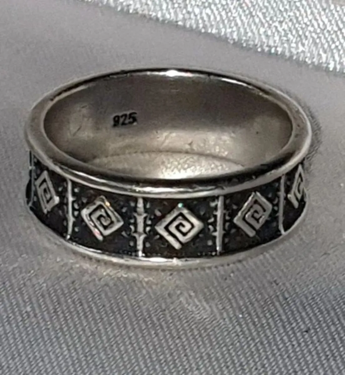 Pristine Vintage Sterling Silver Band Ring - Image 1