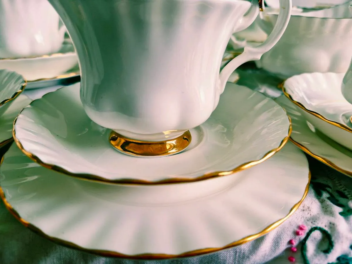 Royal Albert 71 pce dinner service - Image 3