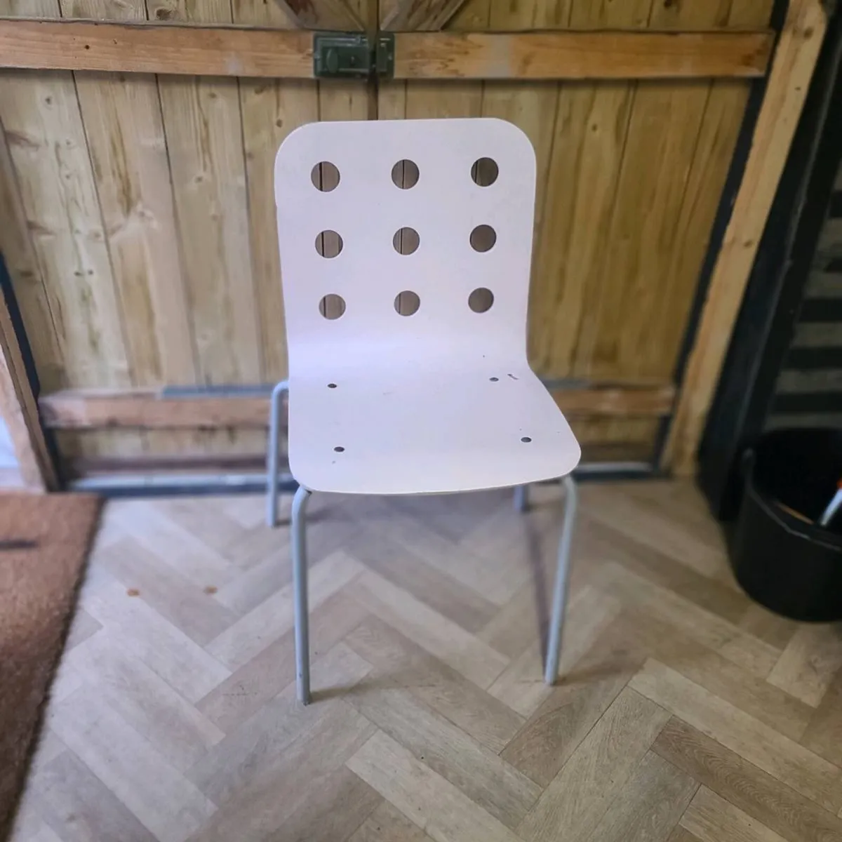 Pink single chair