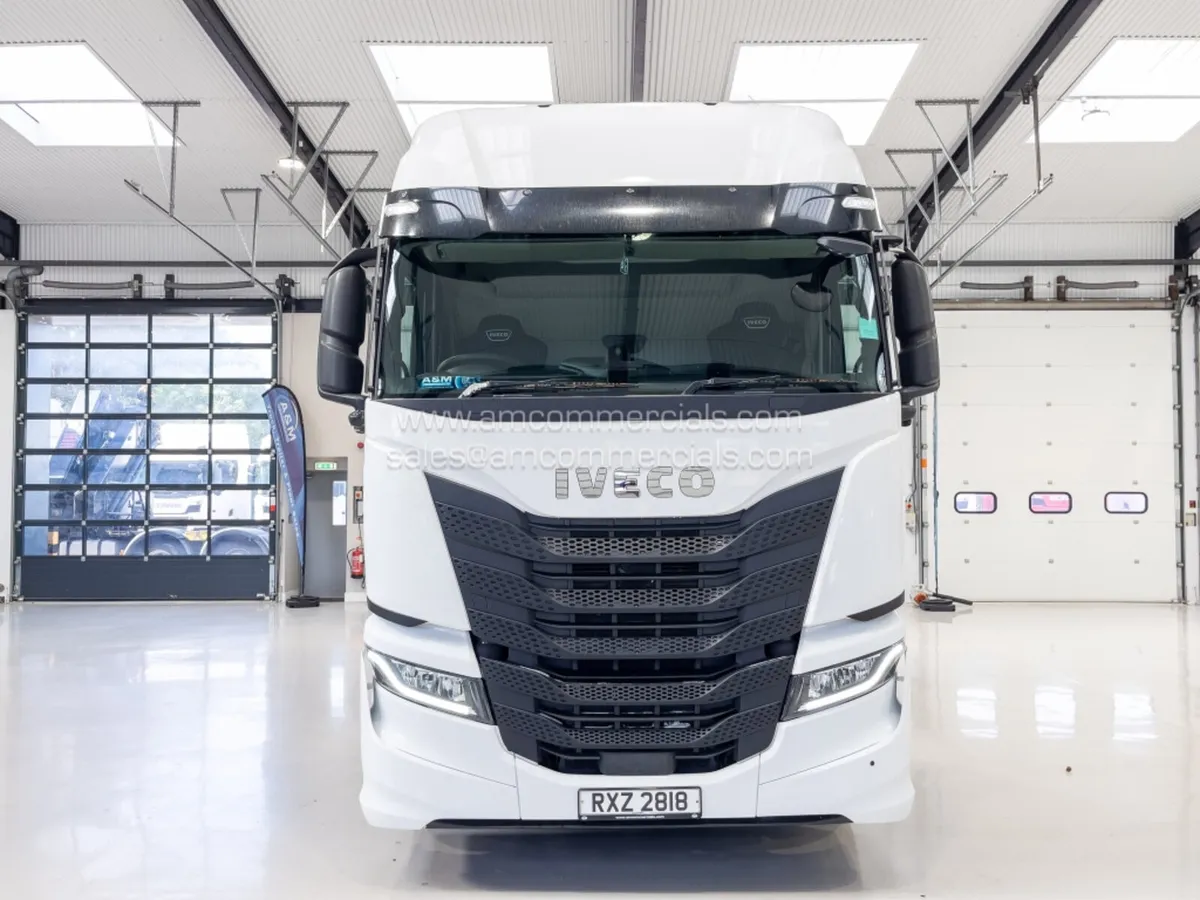 2023 IVECO S-WAY 490 HIGH SLEEPER CAB - Image 3