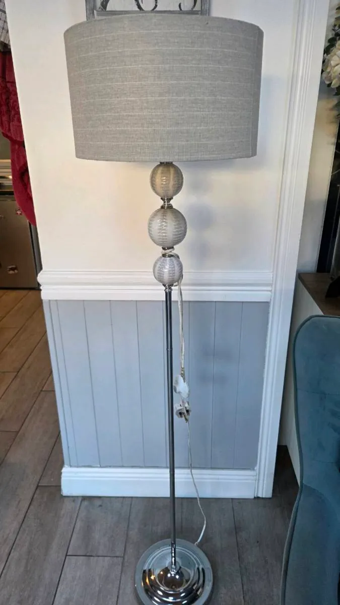 Tall floor lamp - Image 1