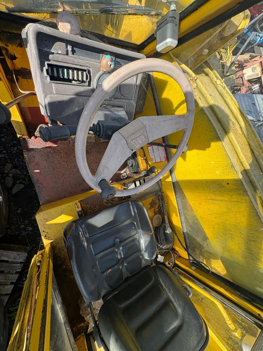 JCB 520M loadall telehandler - Image 2