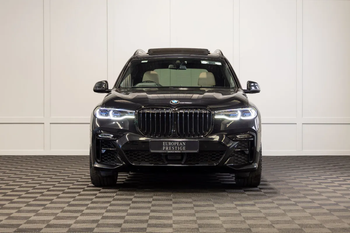 2022 BMW X7 X-Drive 40d M-Sport 2 Seat Commercial - Image 2
