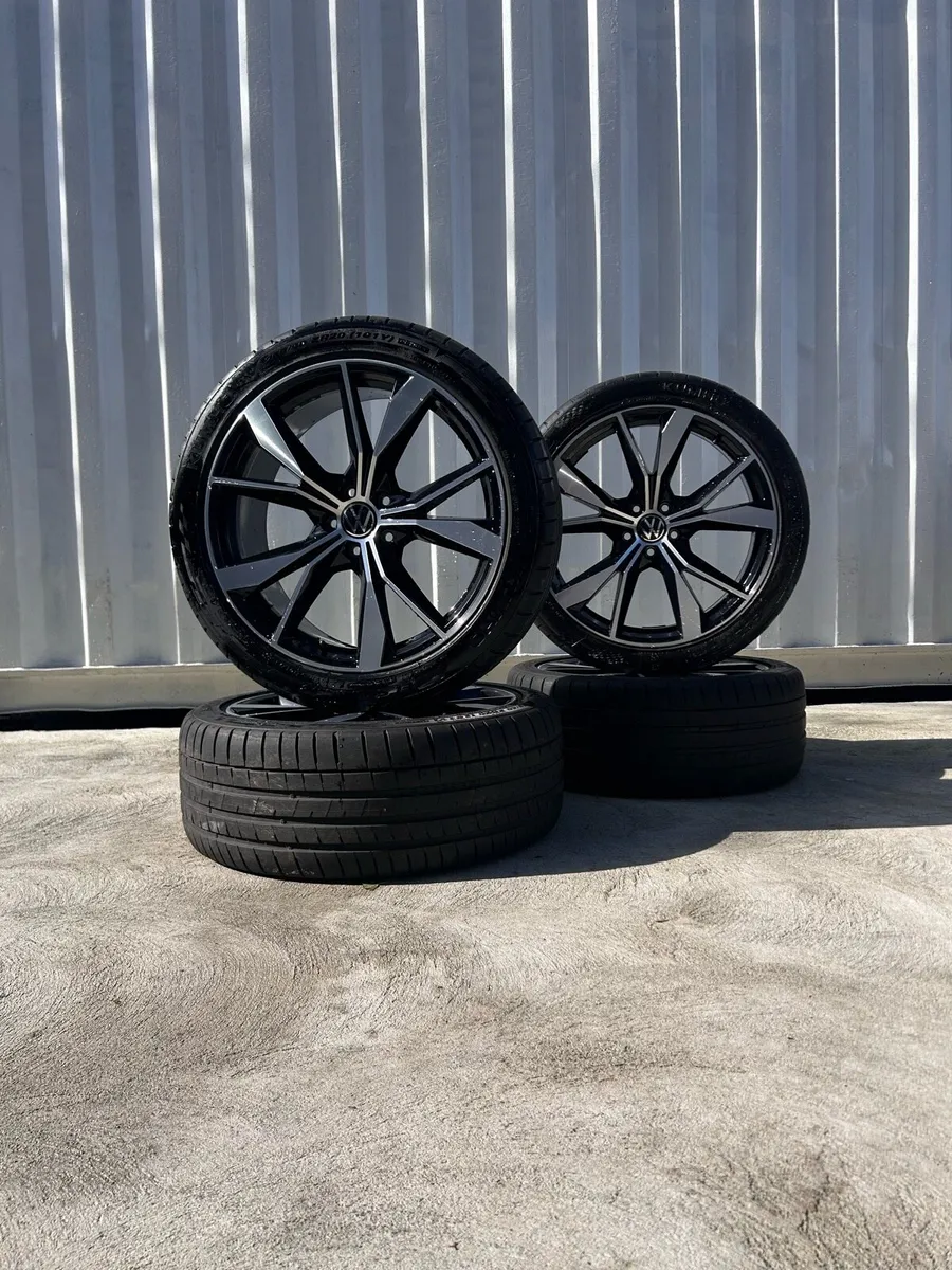Genuine Volkswagen R-Line Misano 20” Alloy Wheels - Image 1