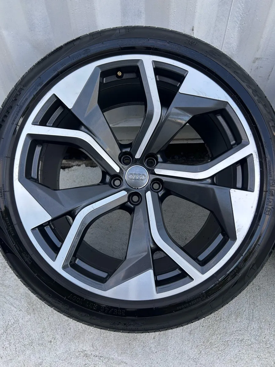 Genuine Audi Q8/SQ8 RS Q8 21” Alloy Wheels - Image 3