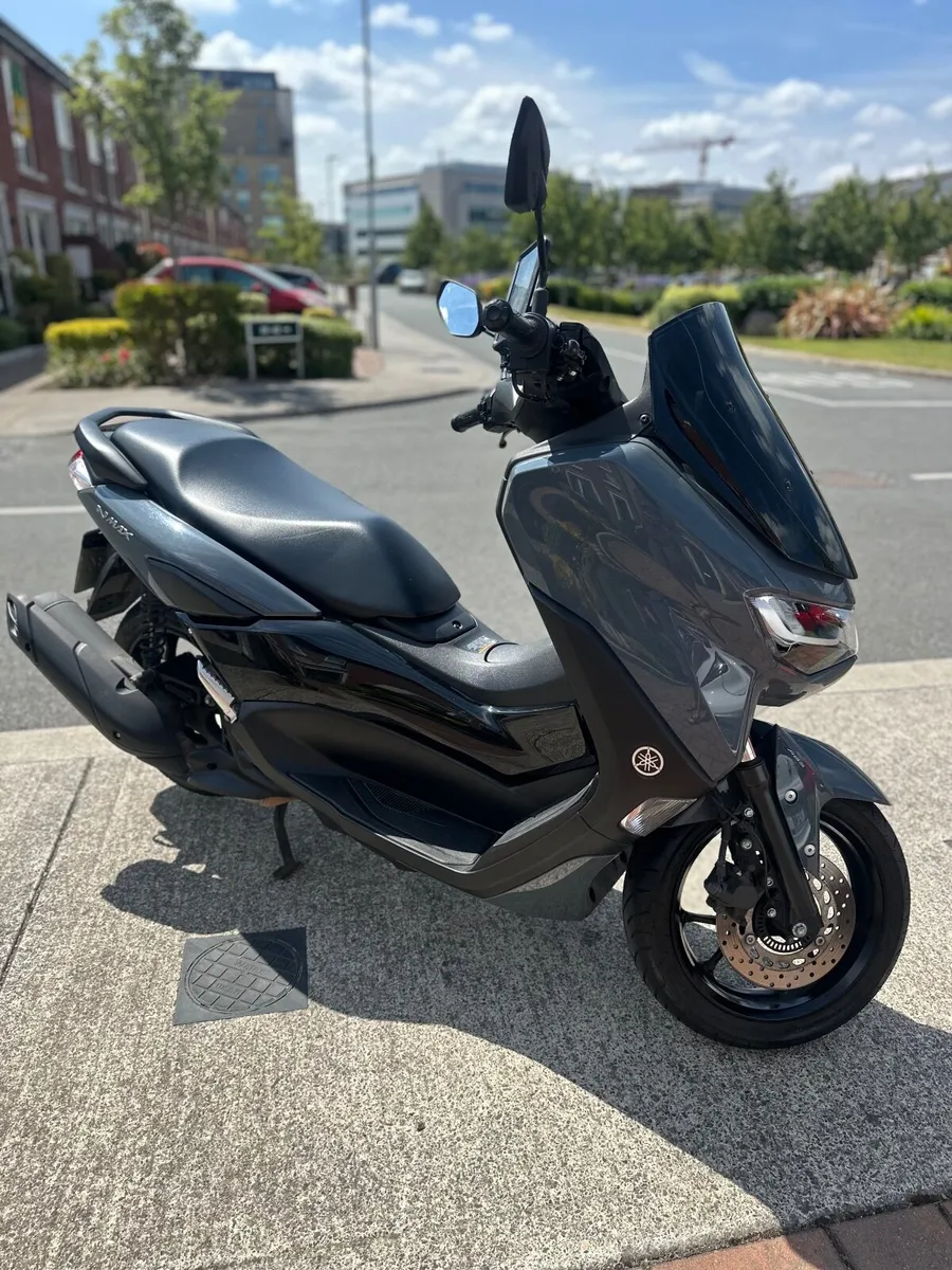 YAMAHA Nmax 2024 (only 10.500km) - Image 3