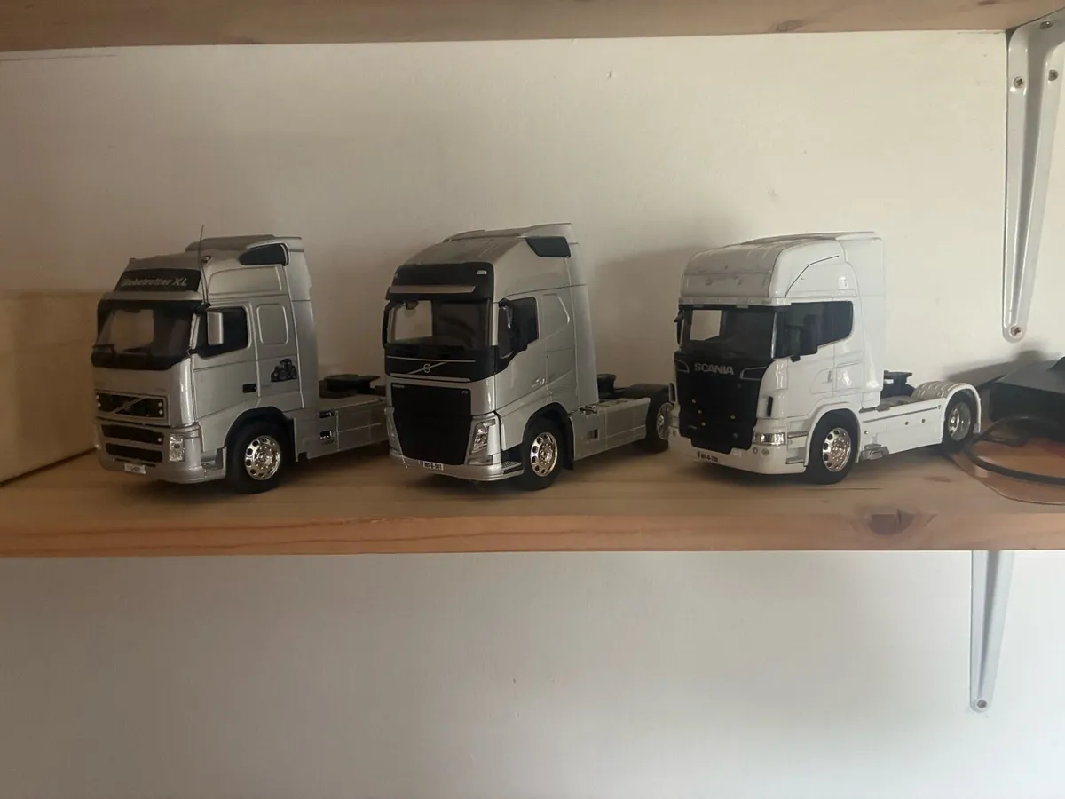 1:32 scale models - Image 1