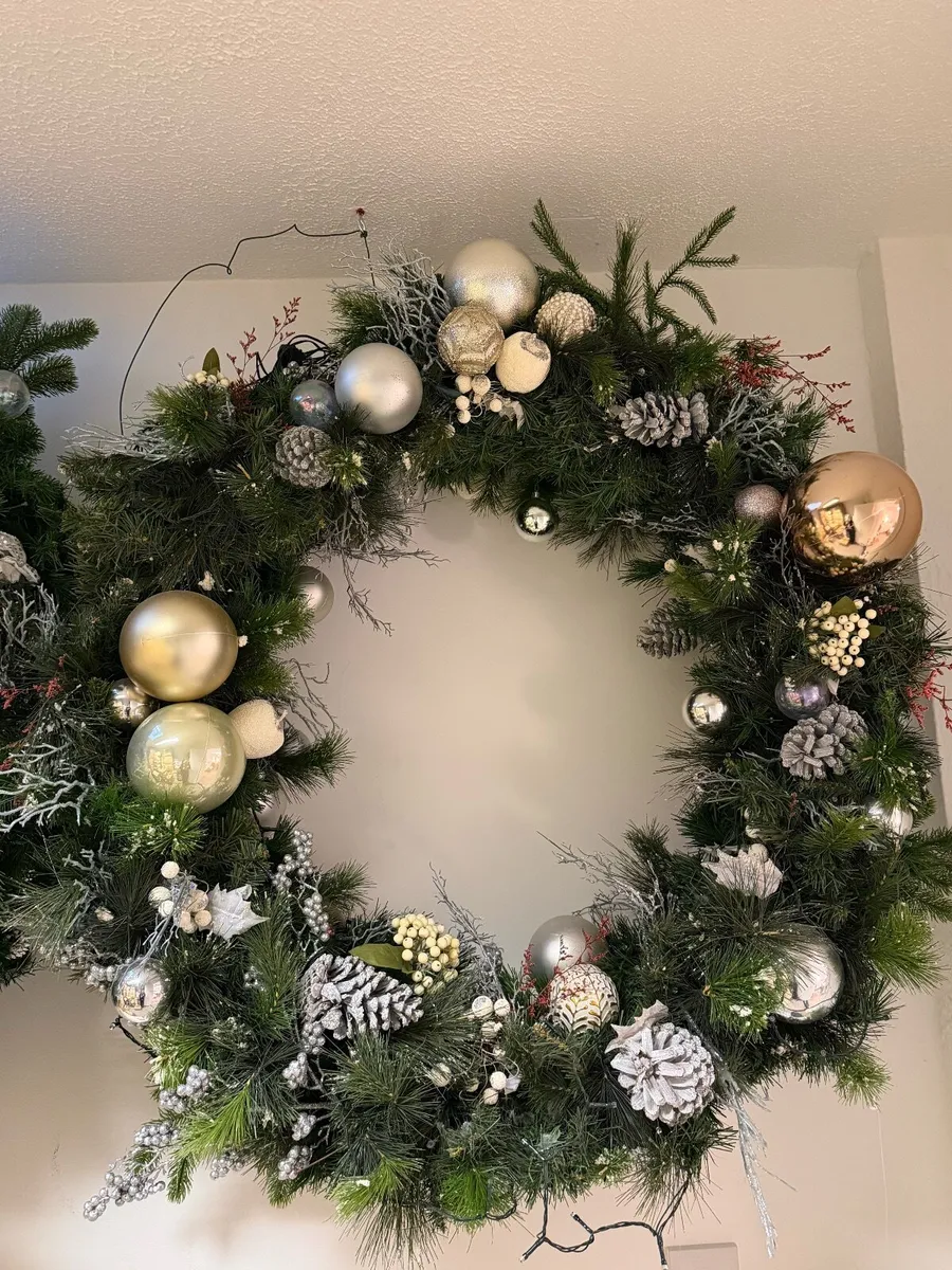 Christmas Wreaths 3ft - Image 1
