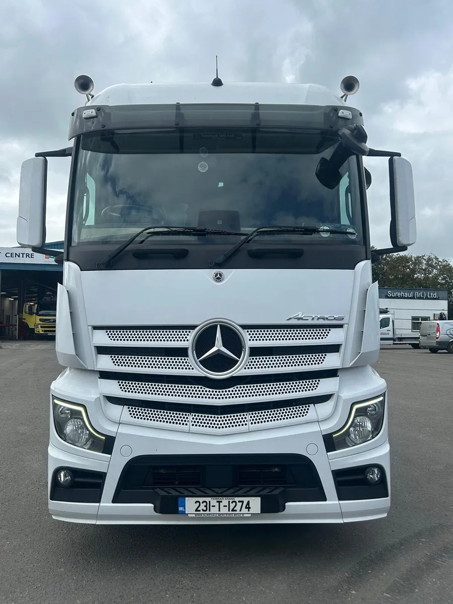Mercedes-Benz Actros 2023 2551 - Image 2