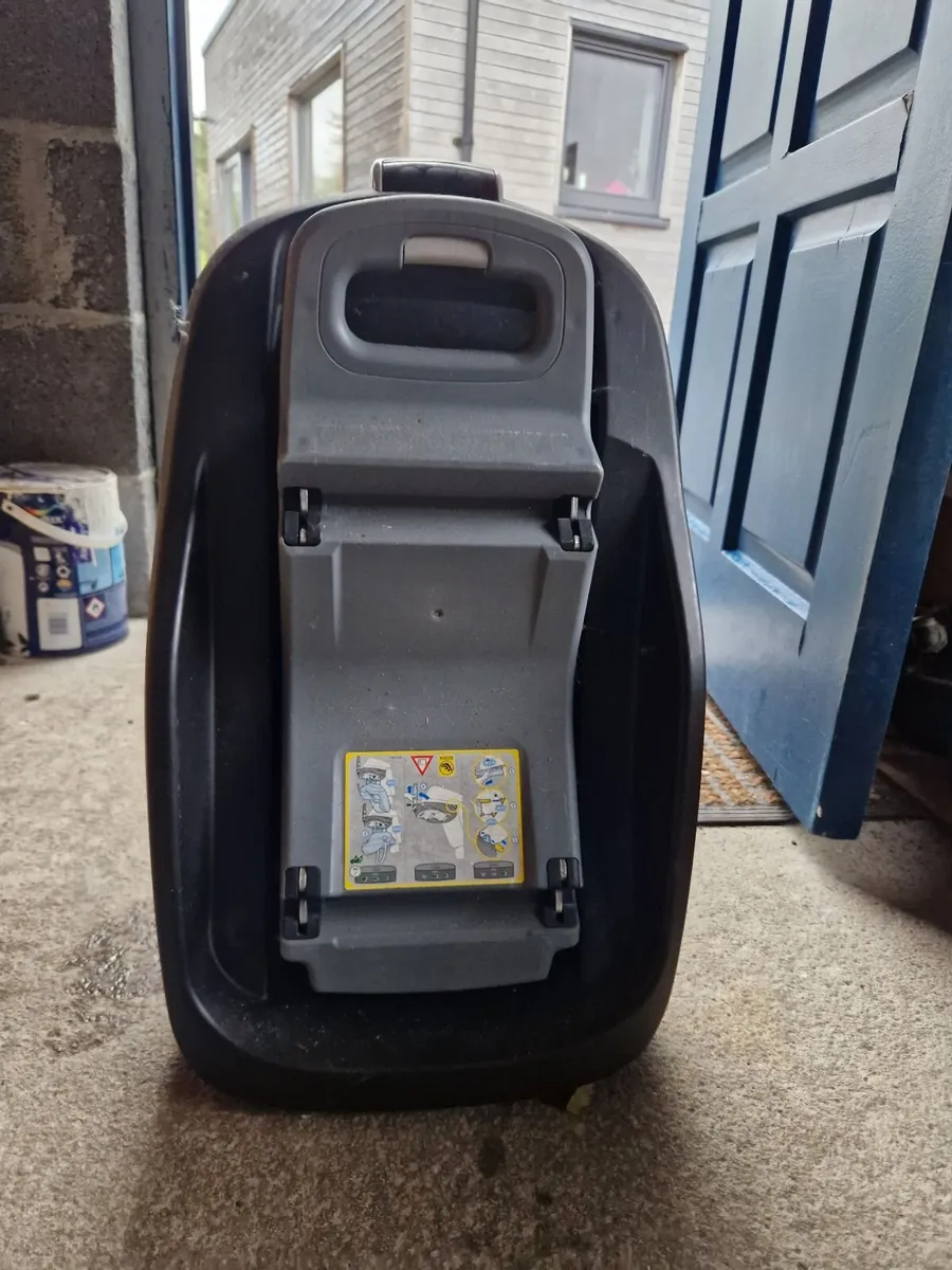 Maxi Cosi family fix car seat base