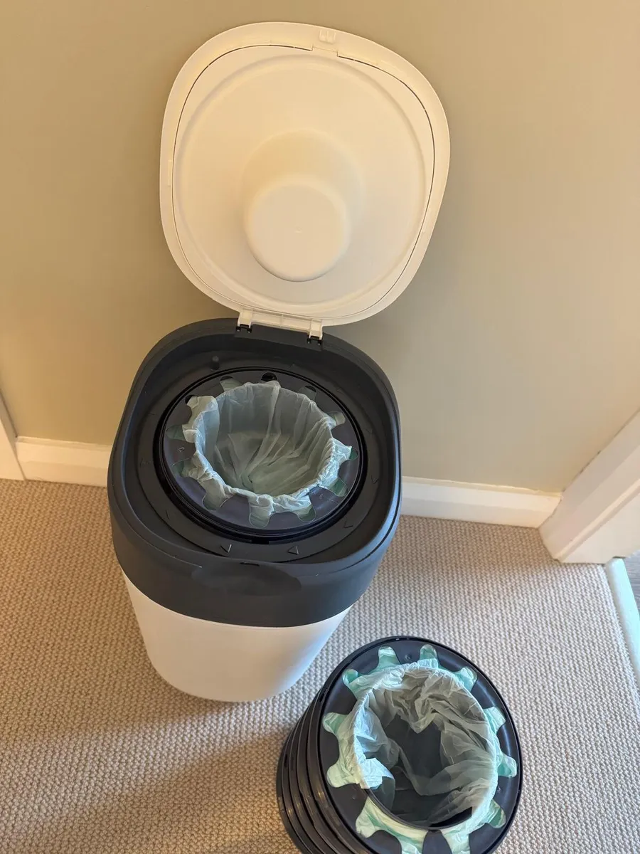 Tommee Tippee Twist & Click Nappy Bin + 6 Refills - Image 2