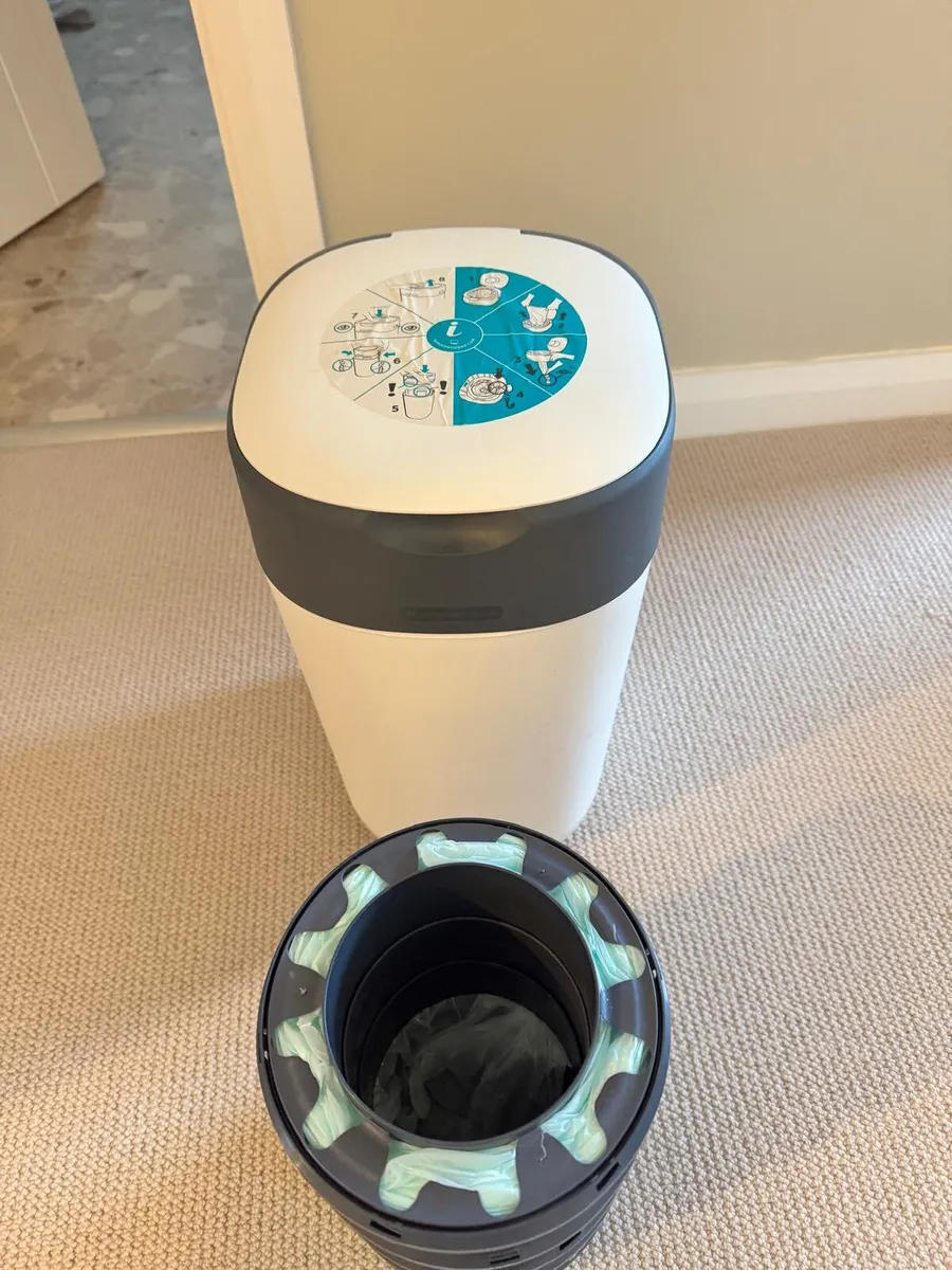 Tommee Tippee Twist & Click Nappy Bin + 6 Refills - Image 3