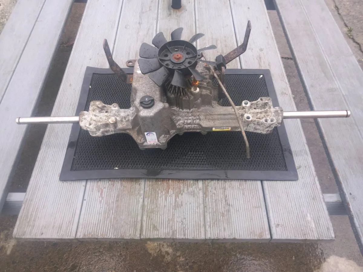 John deere L118 hydrostatic transmission for sale - Image 3