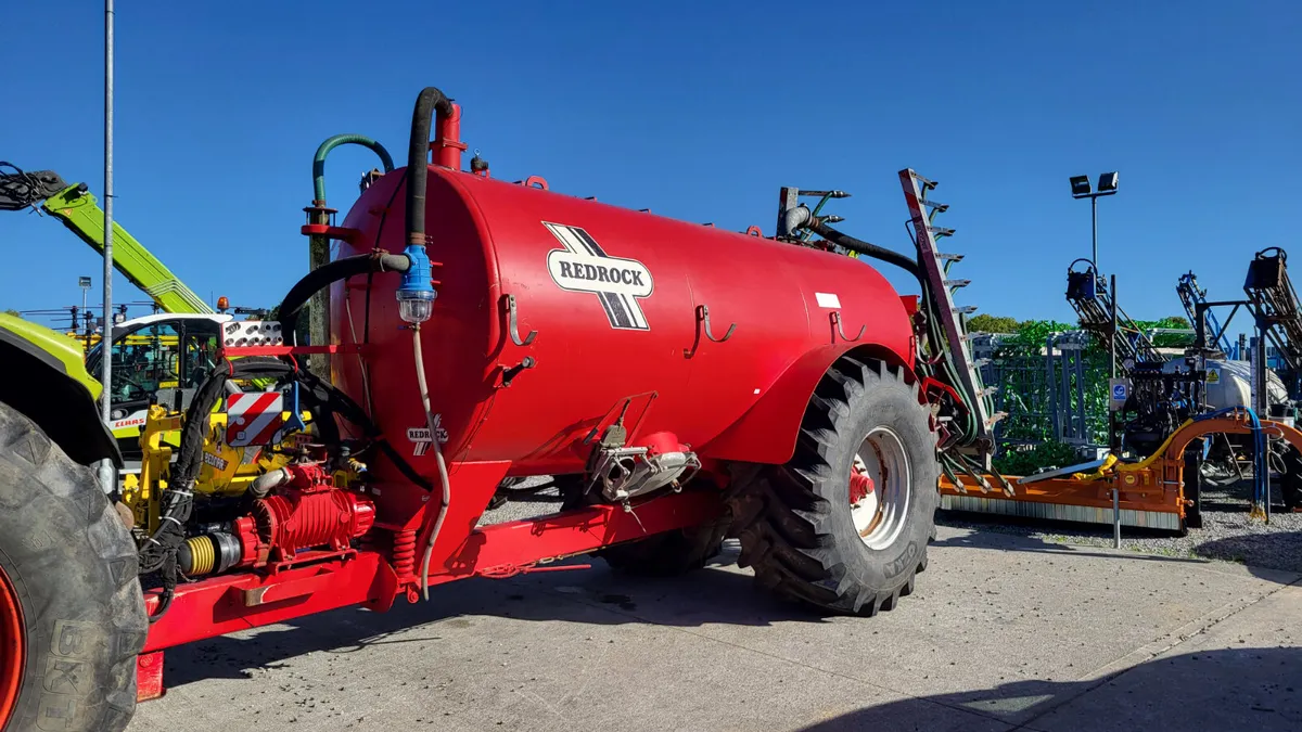 Redrock 2500 Tanker with 7.5meter Trailing shoe - Image 1