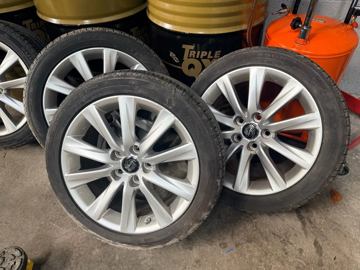 Lexus is300 - Image 1