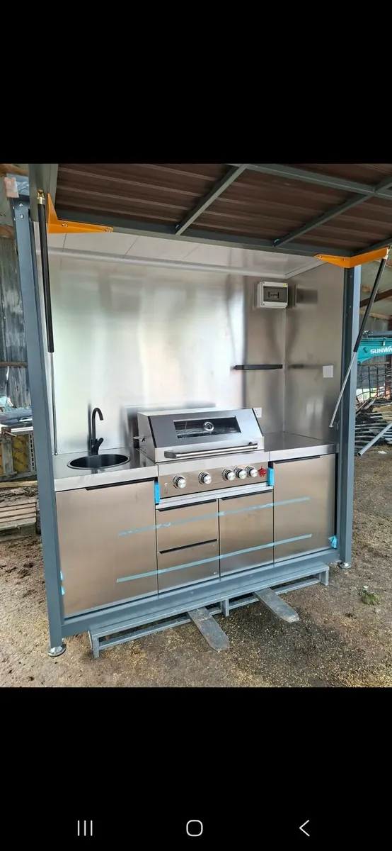 OUTDOOR BARBECUE 5 BURNERS - Image 1
