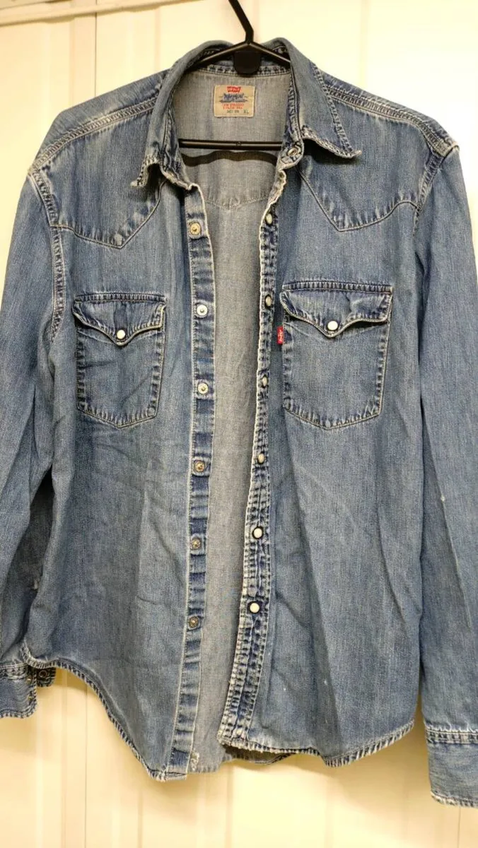 Levi's Mans Denim Shirt. XL. - Image 1