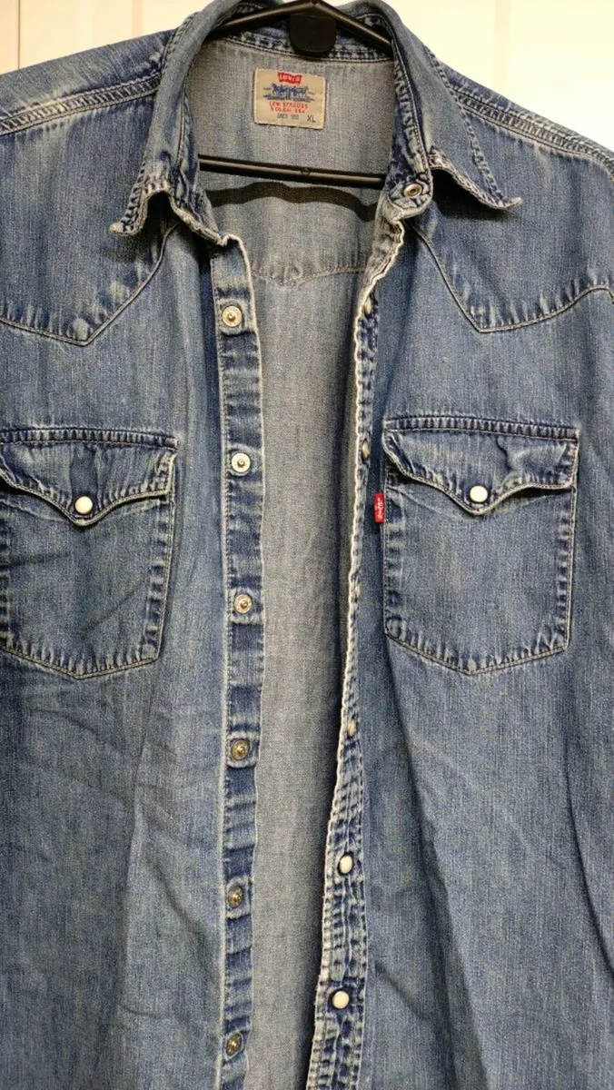 Levi's Mans Denim Shirt. XL. - Image 2