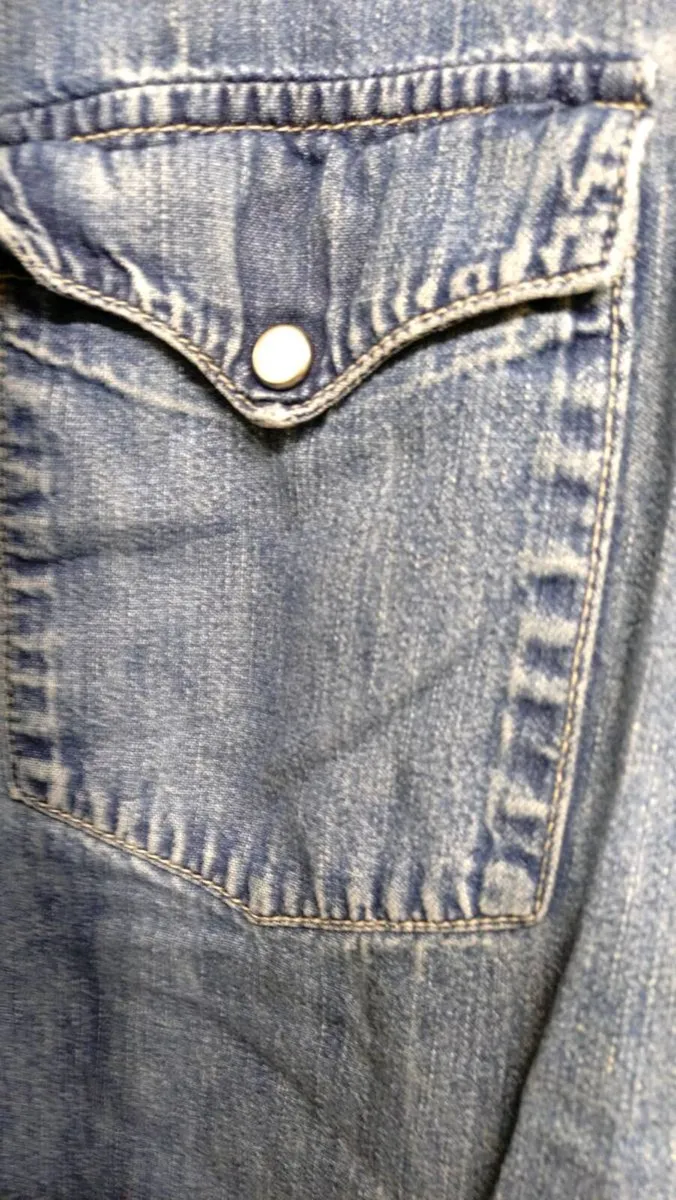Levi's Mans Denim Shirt. XL. - Image 3