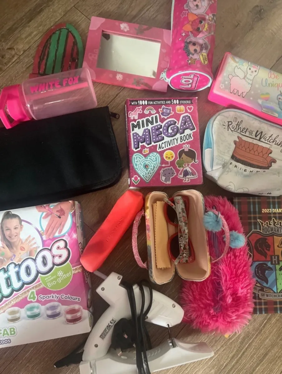 Bundle of items - Image 1