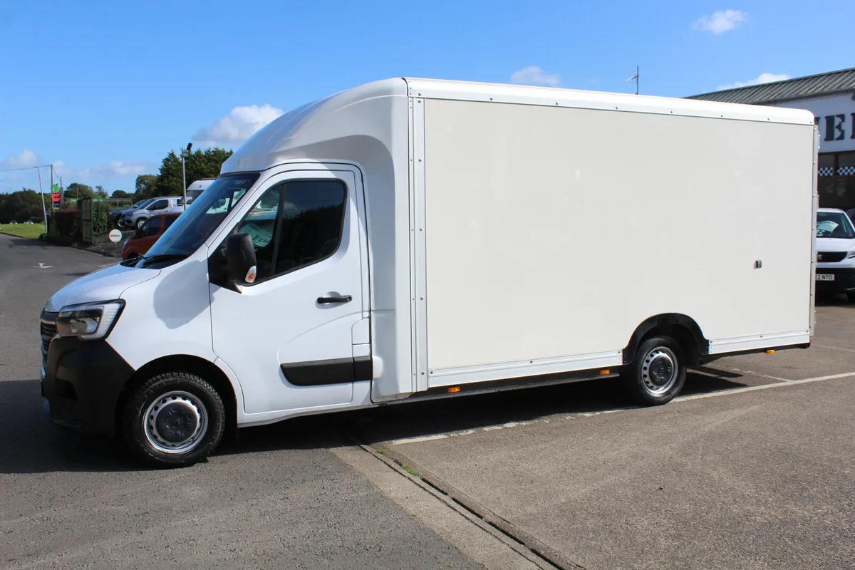 2024 Renault Master LL35 Low Loader Luton - Image 3