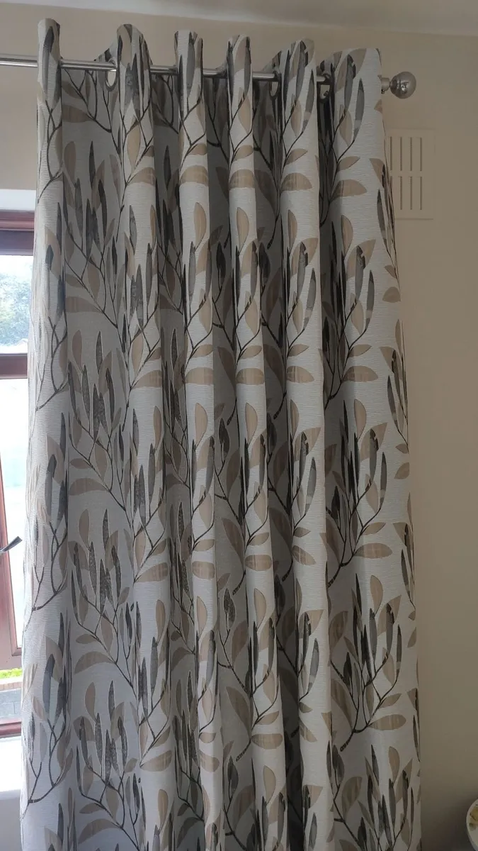 Curtains - Image 2