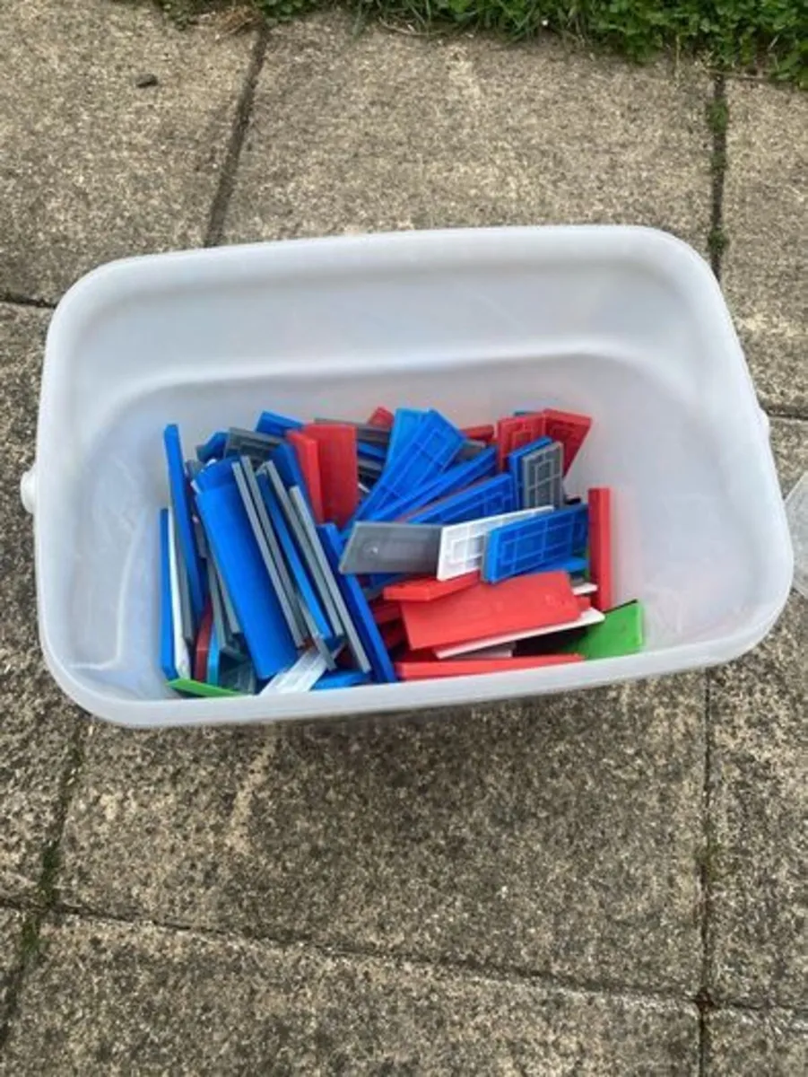 Box of Broadfix shims - Image 3