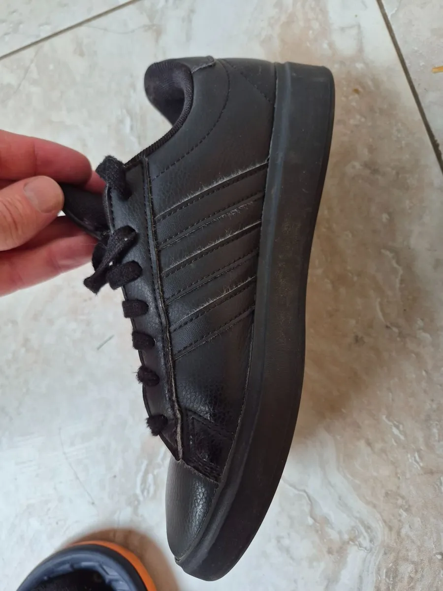 Kids Adidas trainers. UK5 - Post - Image 4