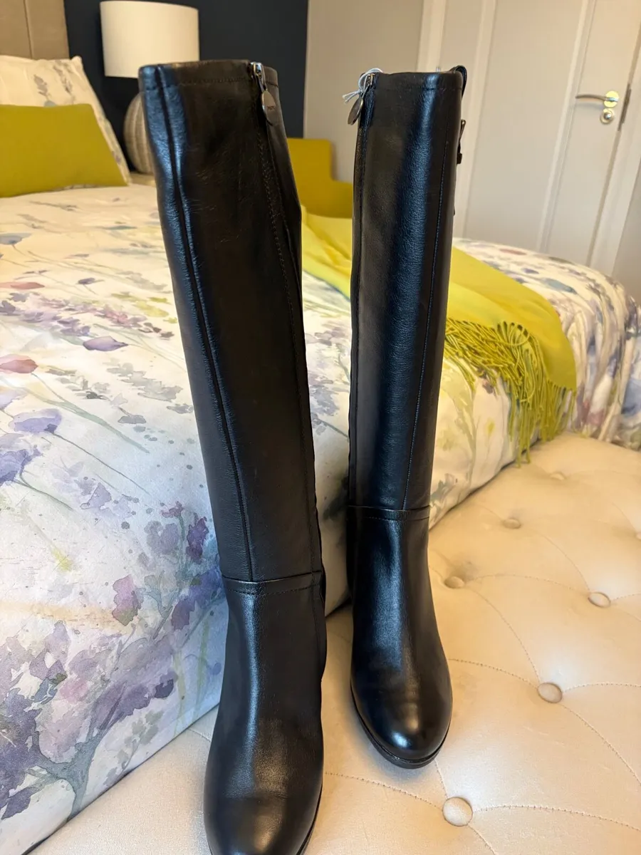 Ladies black leather boots 6 - Image 1
