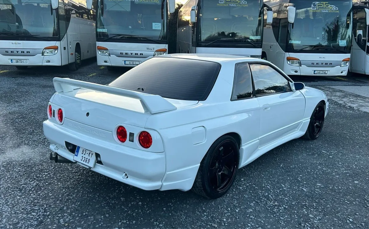 R32 Nissan Skyline - Image 2