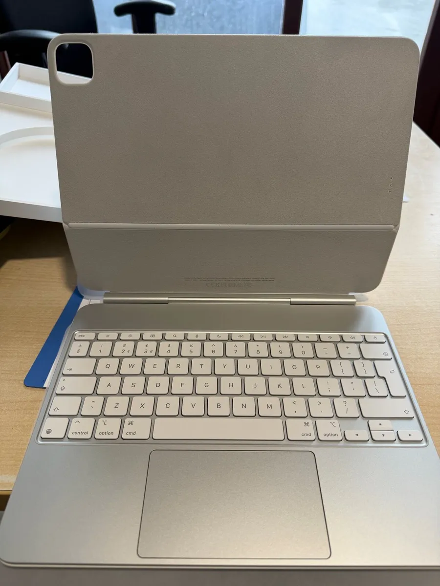 Apple iPad Pro 13  Magic Keyboard - Image 3