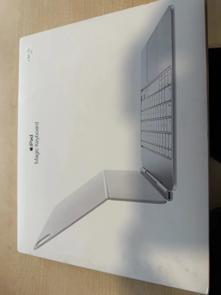 Apple iPad Pro 13  Magic Keyboard - Image 1