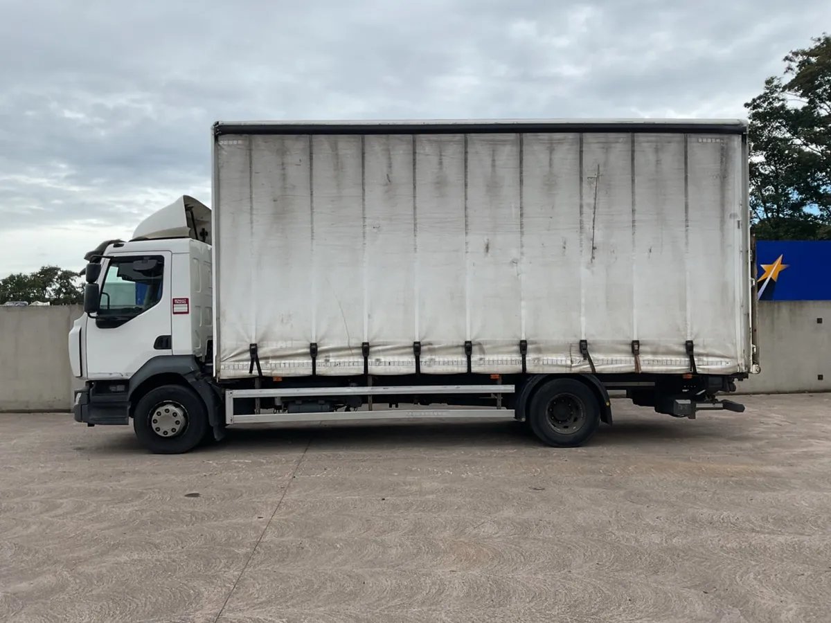 2016 Renault D14 4x2 Curtainsider - Image 2