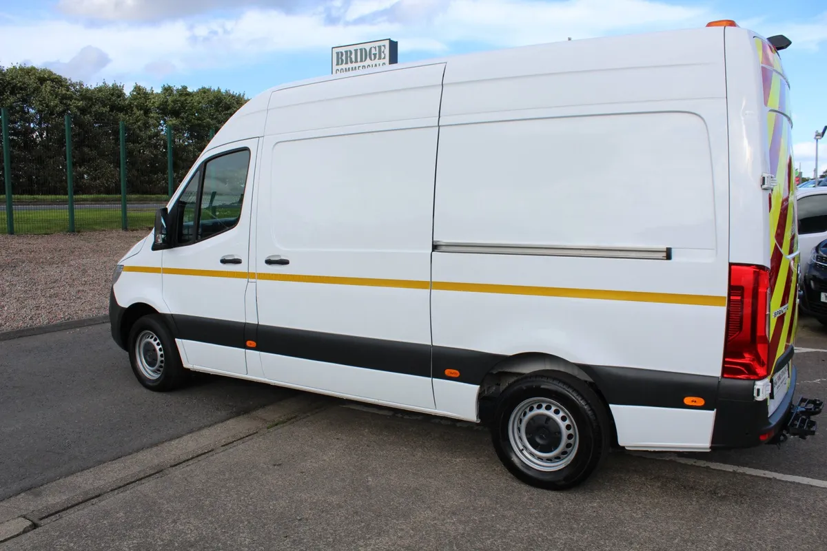 2024 Mercedes-Benz Sprinter 315 L2H2 - Image 3