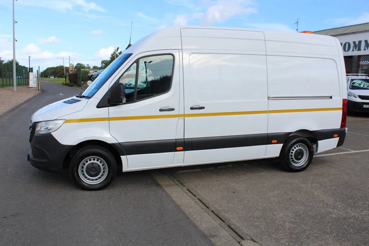 2024 Mercedes-Benz Sprinter 315 L2H2 - Image 2