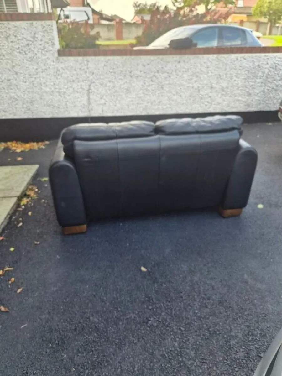 2 seater leather sofa - Image 4
