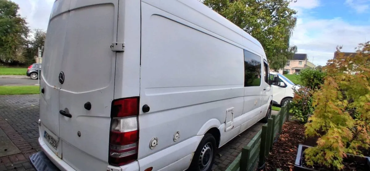 Mercedes Sprinter Camper - Image 2