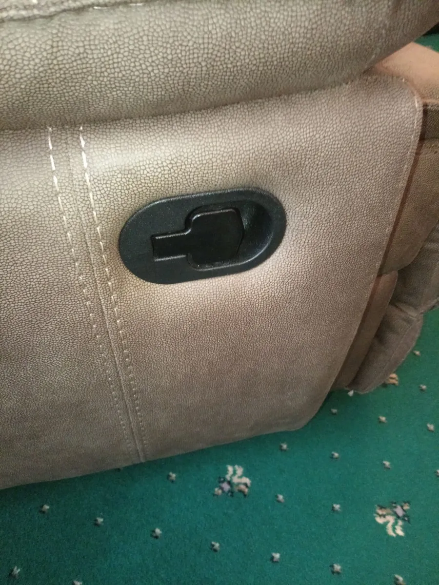 Armchair Recliner. - Image 3
