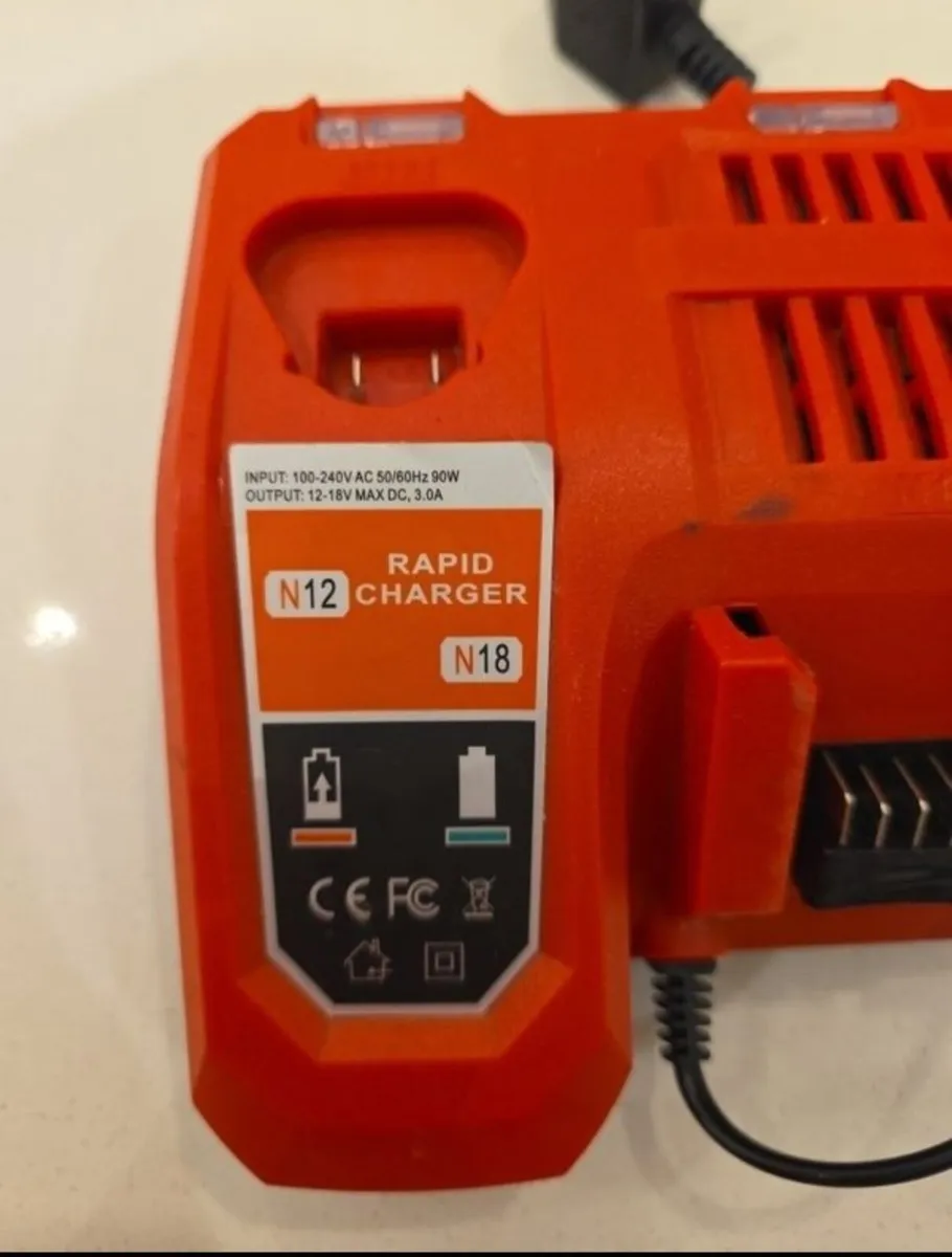 Charger for charging milwaukee batteries - Image 2