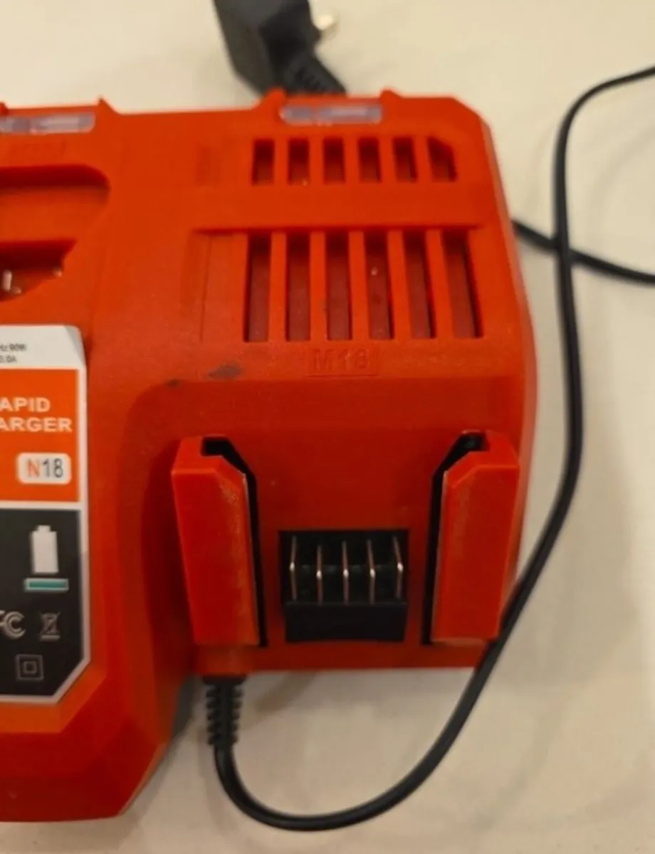Charger for charging milwaukee batteries - Image 3