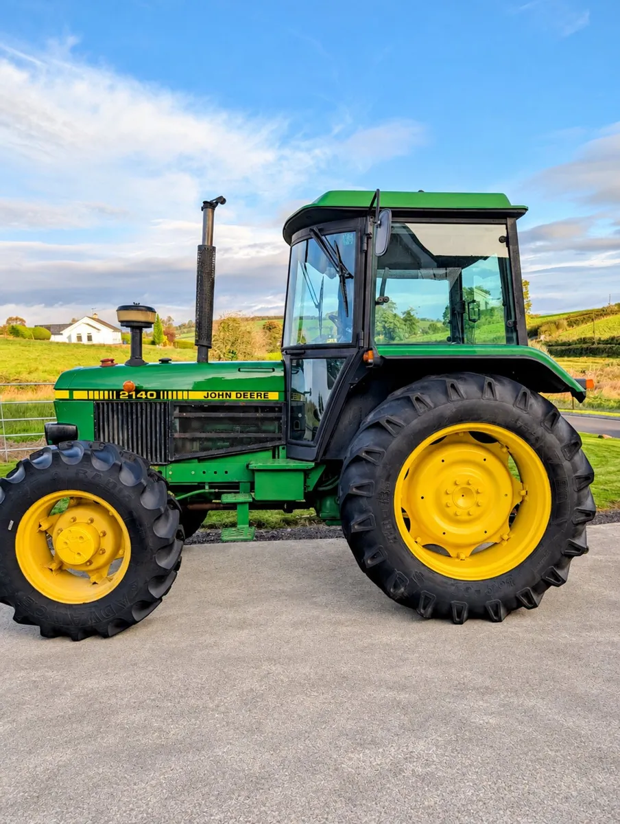 John Deere 2140 Tractor - Image 3
