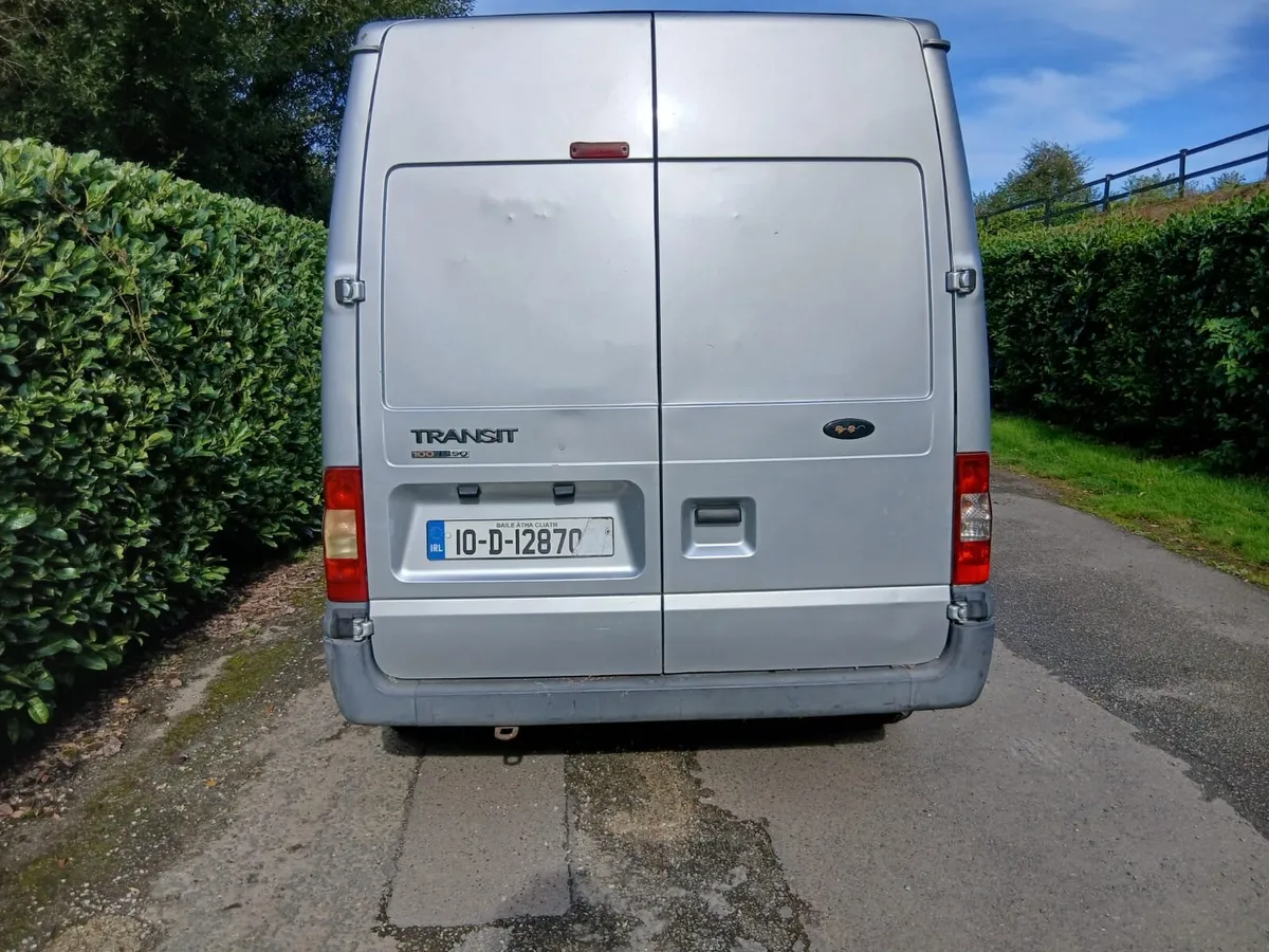 10 Ford Transit - Image 2